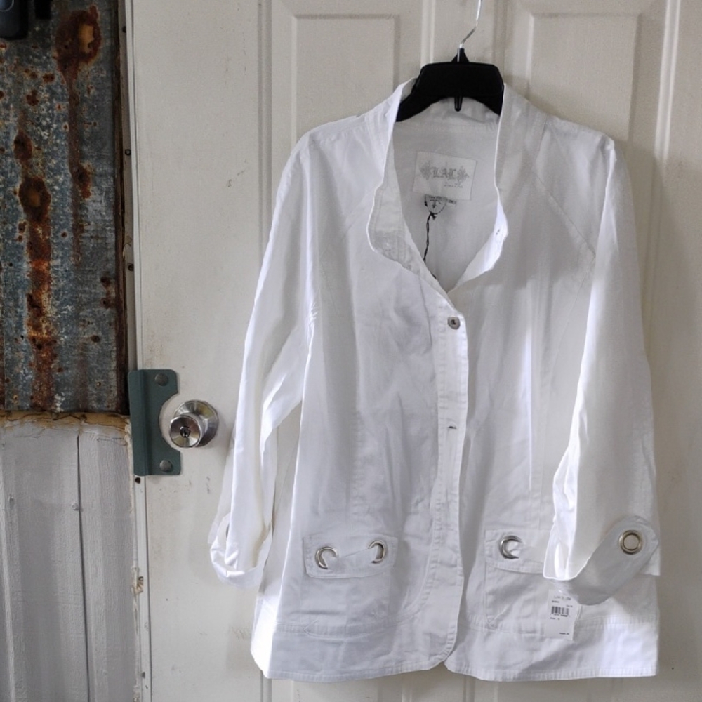 🚨B2G1 New LIVE A LITTLE  White Silver Utility Jacket
